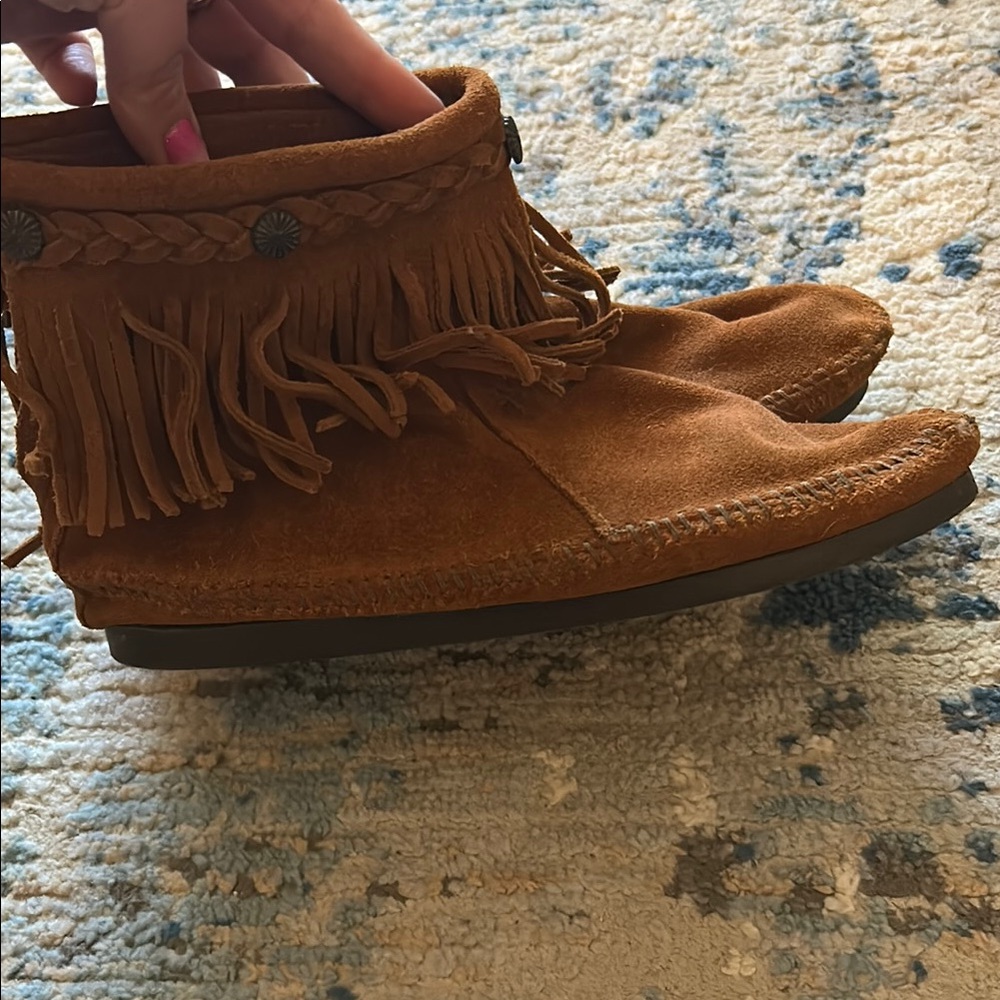 Minnetonka Fringed Suede Moccasin Boots size 9.5